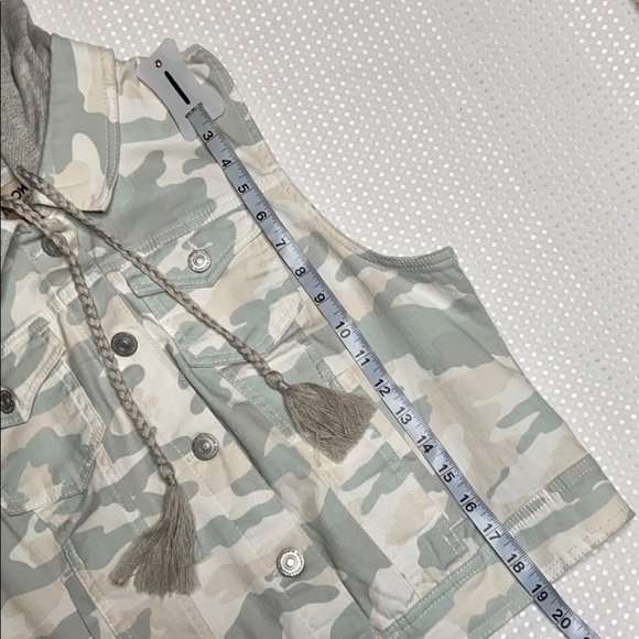 Wallflower Authentic Denim Light Camo Hooded Vest - Picture 6 of 8